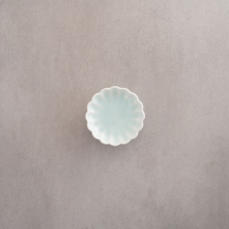 青白磁菊豆皿 | 鍋島 虎仙窯オンラインストア