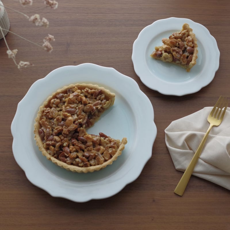 青白磁リム皿（小） | 鍋島 虎仙窯オンラインストア