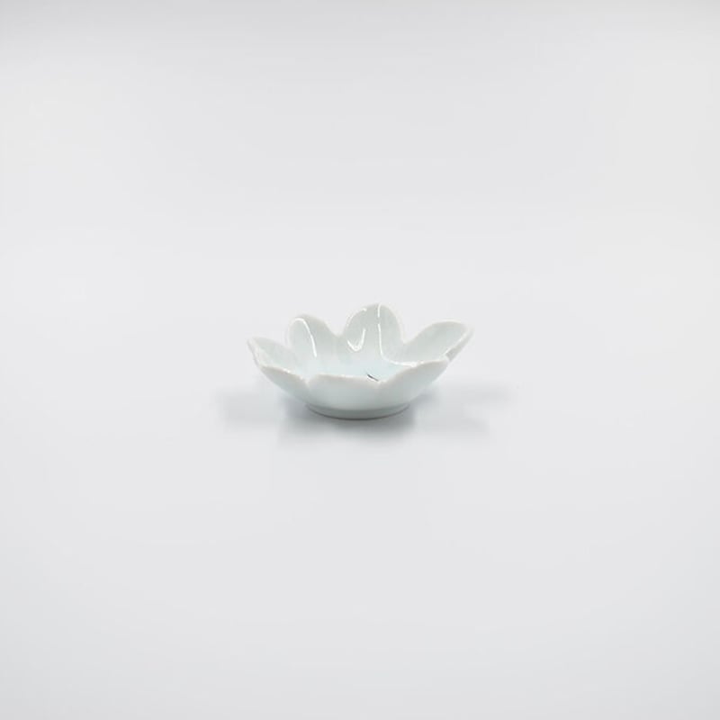 青白磁メダカ楓豆皿 | 鍋島 虎仙窯オンラインストア