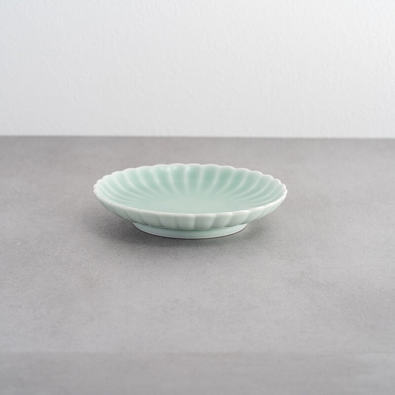 青磁菊32方5寸皿 | 鍋島 虎仙窯オンラインストア