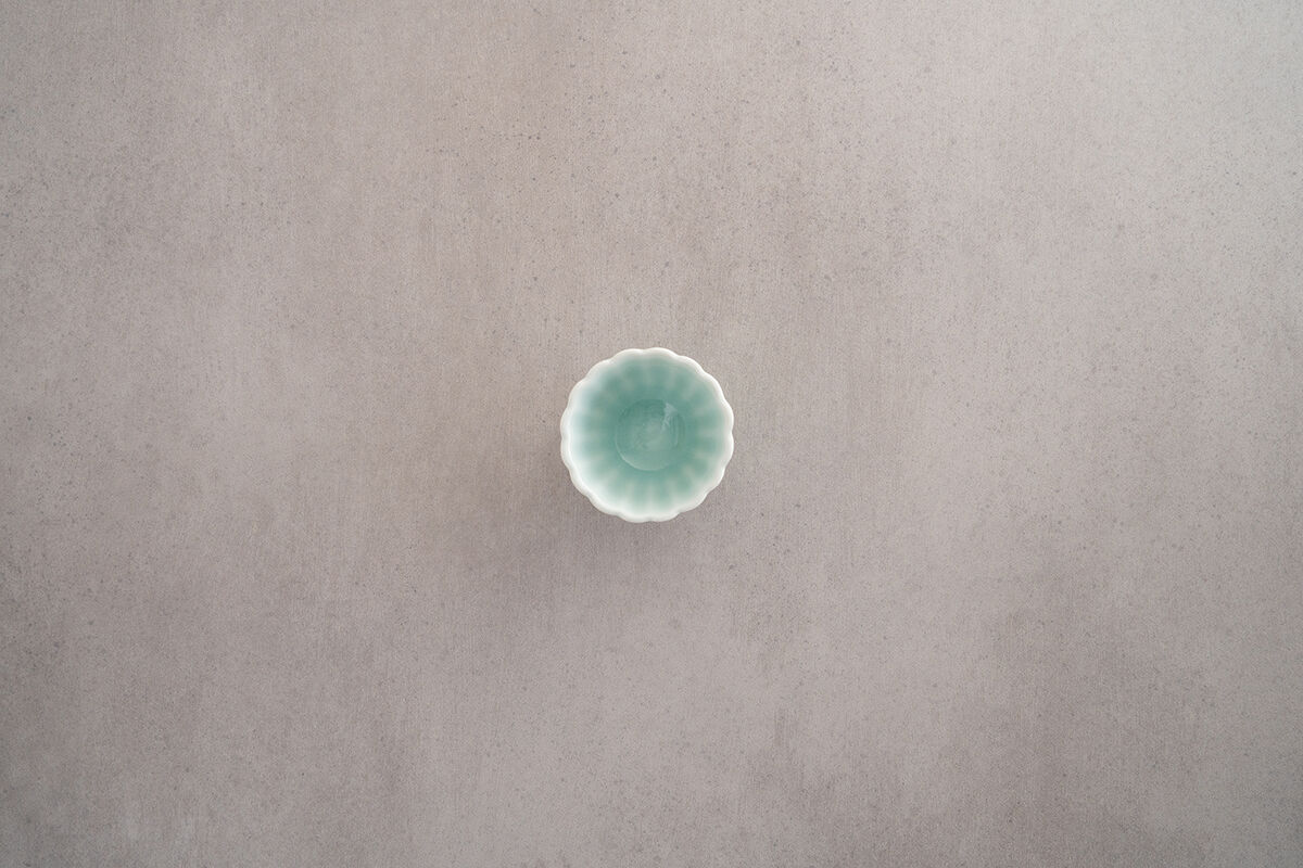 鍋島青磁、菊豆皿、鉢、レトロ 楽天市場】鍋島虎仙窯 鍋島青磁 菊豆鉢 / 菊楕円豆鉢【 小鉢 磁器