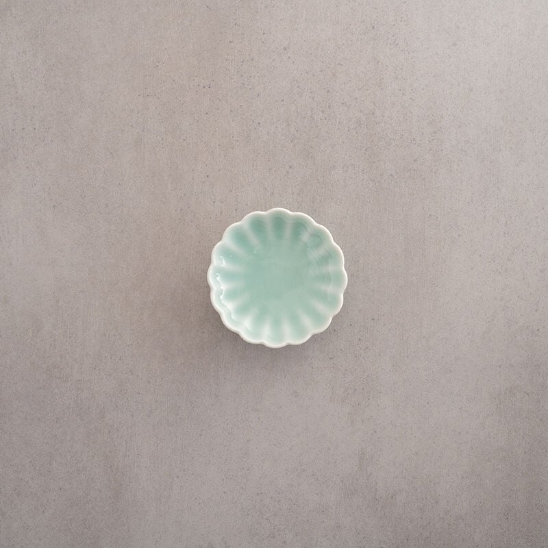 鍋島青磁菊豆皿 | 鍋島 虎仙窯オンラインストア