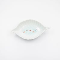 青白磁メダカ籠目4寸皿 | 鍋島 虎仙窯オンラインストア