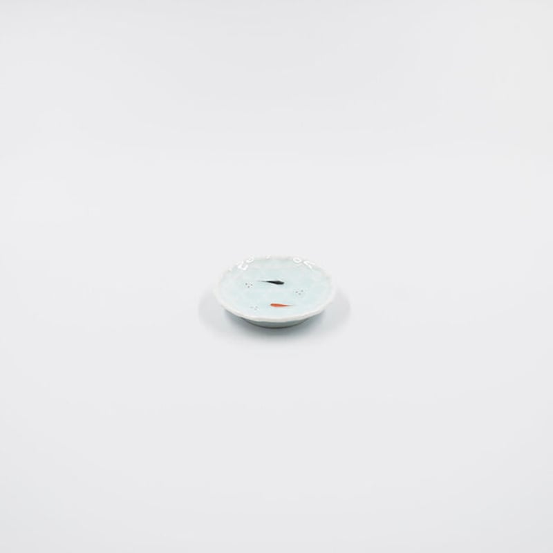 青白磁メダカ籠目豆皿 | 鍋島 虎仙窯オンラインストア