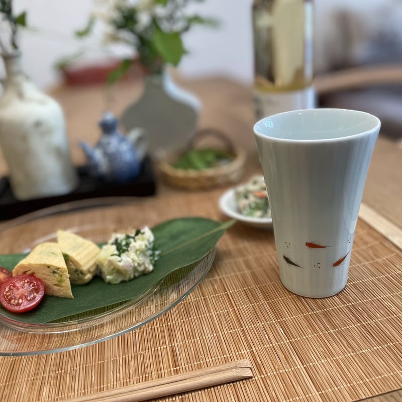 青白磁メダカ十草フリーコップ | 鍋島 虎仙窯オンラインストア