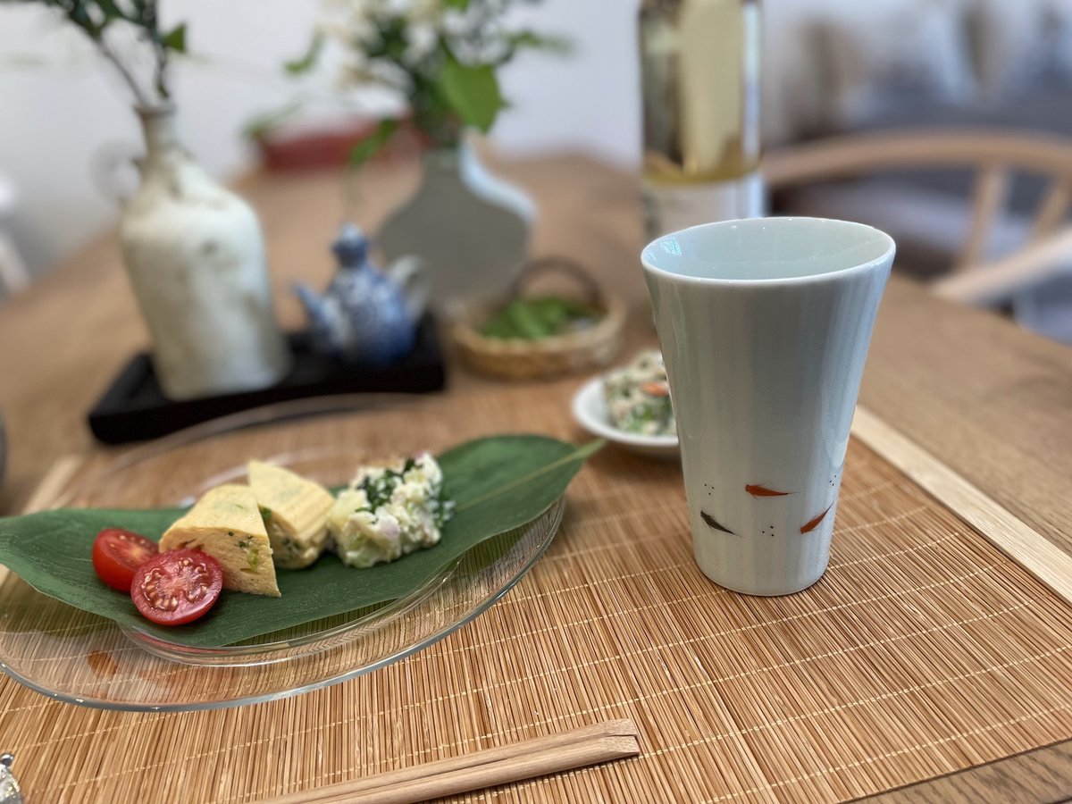 宋代青瓷高足杯、淡い緑色の脚付きカップ 宋代青瓷高足杯、淡い緑色の