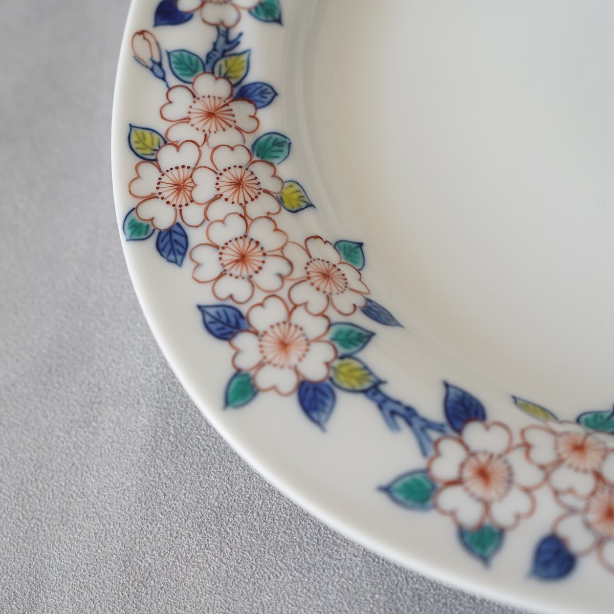 受注生産】色鍋島桜文ケーキ皿【2～3ヶ月でお届け】 | 鍋島 虎仙窯