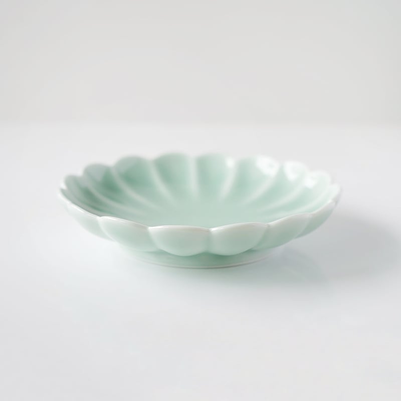 青磁菊6寸皿 | 鍋島 虎仙窯オンラインストア