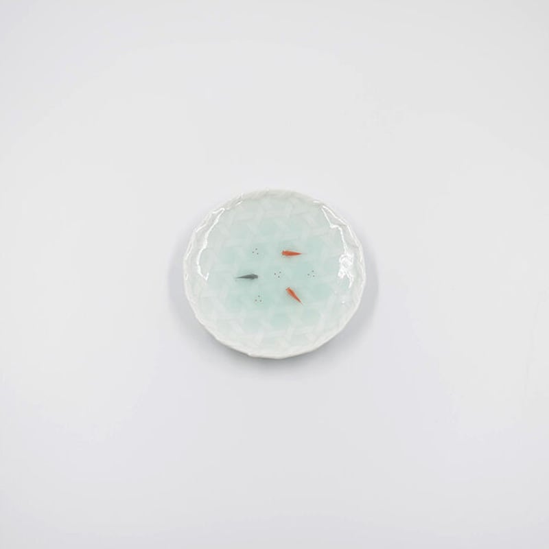 青白磁メダカ籠目4寸皿 | 鍋島 虎仙窯オンラインストア