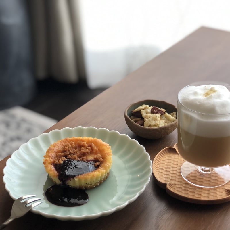 青磁菊32方5寸皿 | 鍋島 虎仙窯オンラインストア