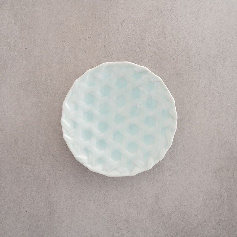 青白磁籠目5寸皿 | 鍋島 虎仙窯オンラインストア