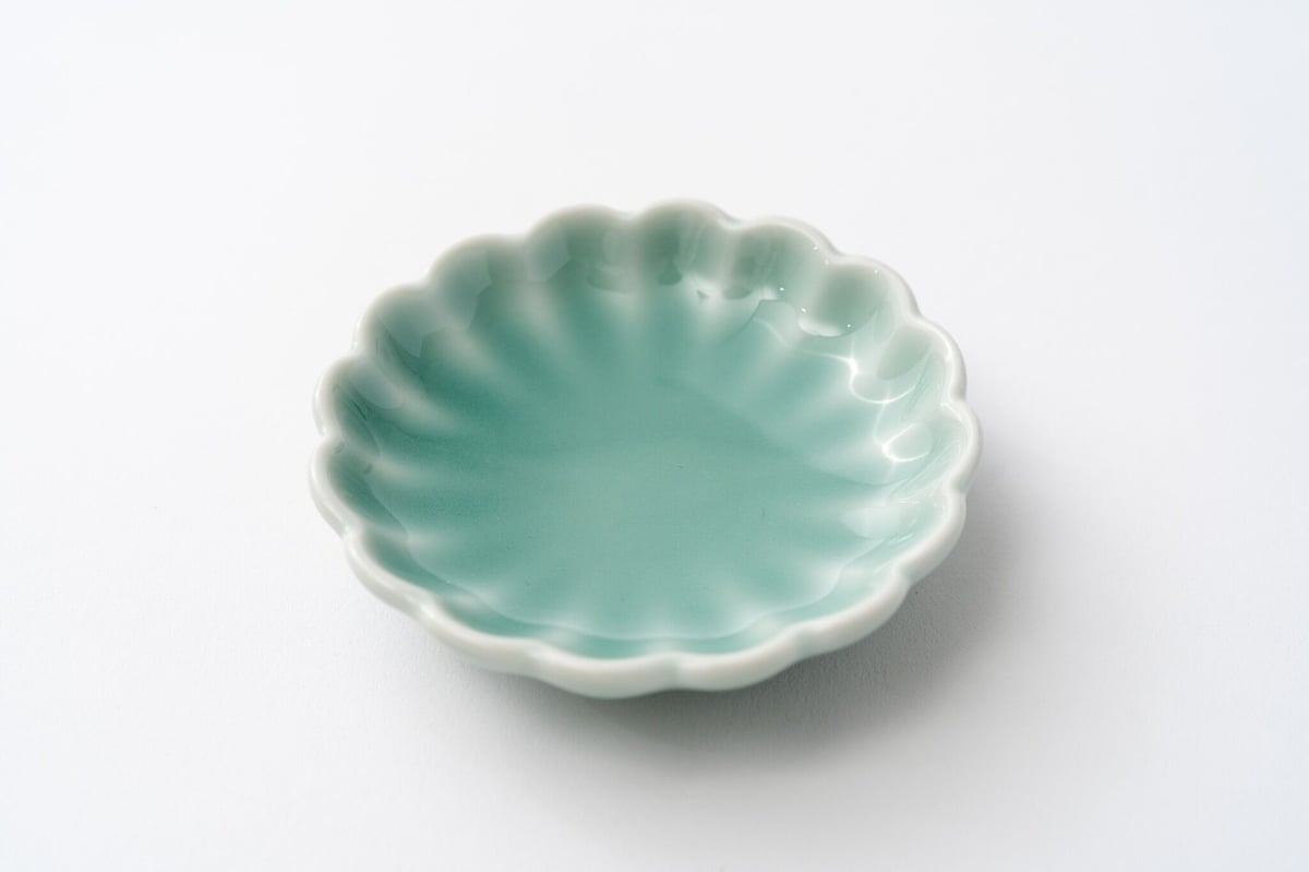 「鍋島」青磁蝶形皿 完品 虎仙窯｜工芸・暮らし・贈りもの｜中川政七商店オンラインショップ
