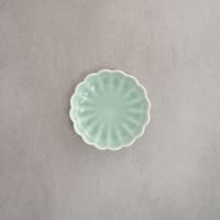 青磁菊楕円鉢（大） | 鍋島 虎仙窯オンラインストア