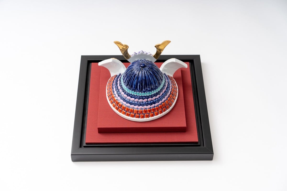 色鍋島 兜飾り（大） | 鍋島 虎仙窯オンラインストア