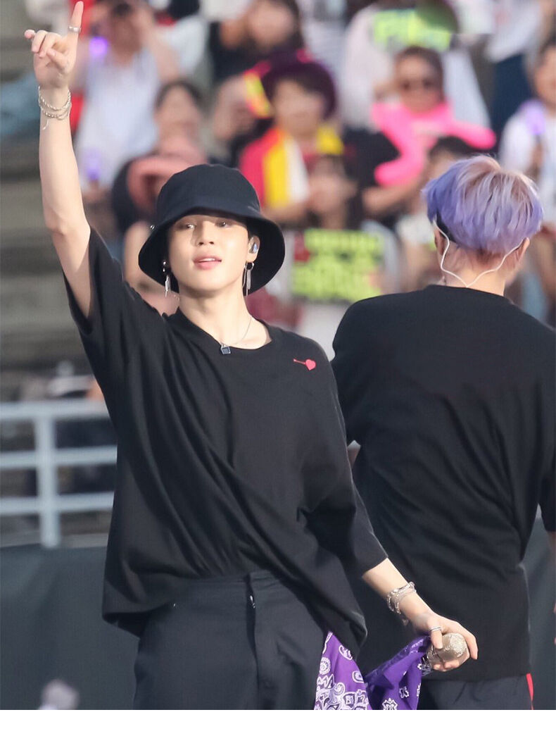 ロングスリーブ キューピッドハートロゴ Tシャツ BTS テテ ジミン