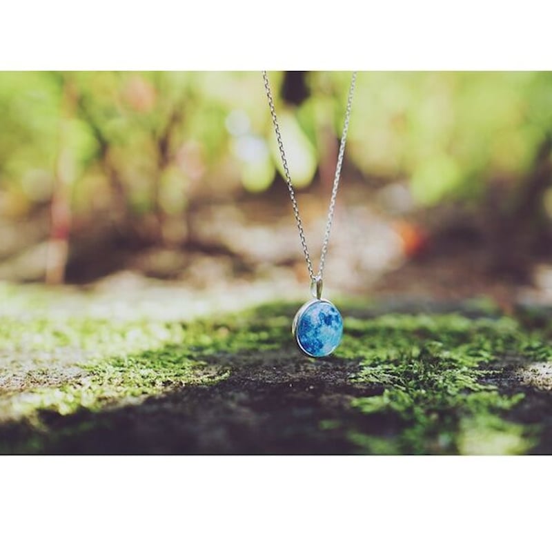 2color ムーンネックレス wingbling 正規品 ASTRO ユンサナ 着用