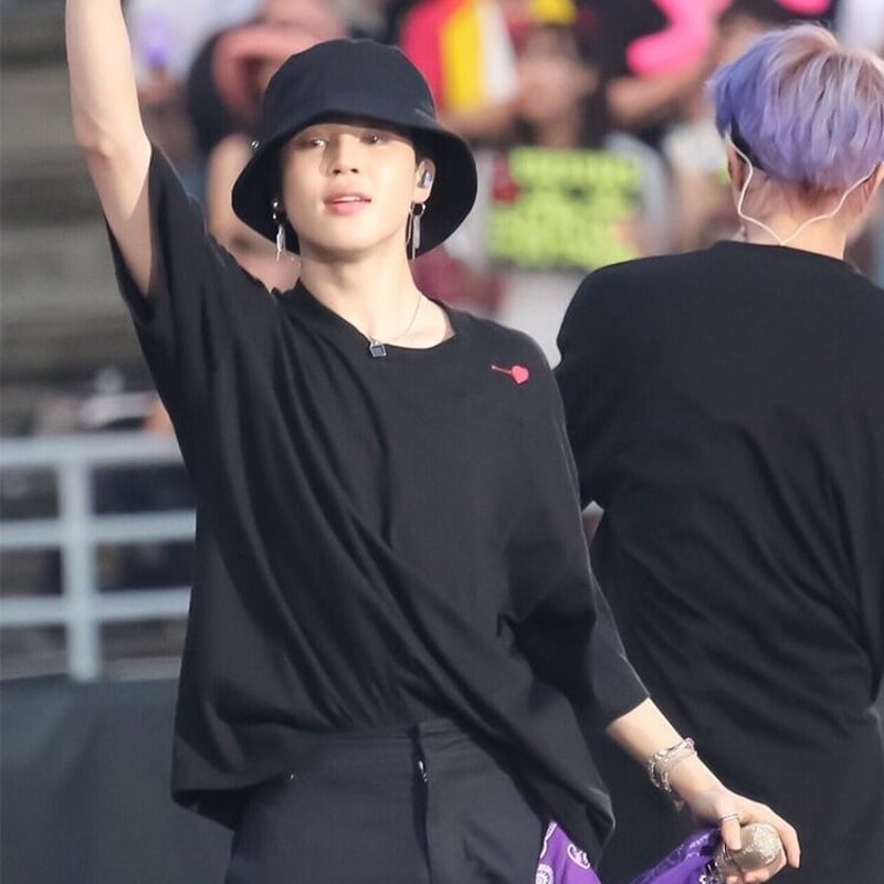 ロングスリーブ キューピッドハートロゴ Tシャツ BTS テテ