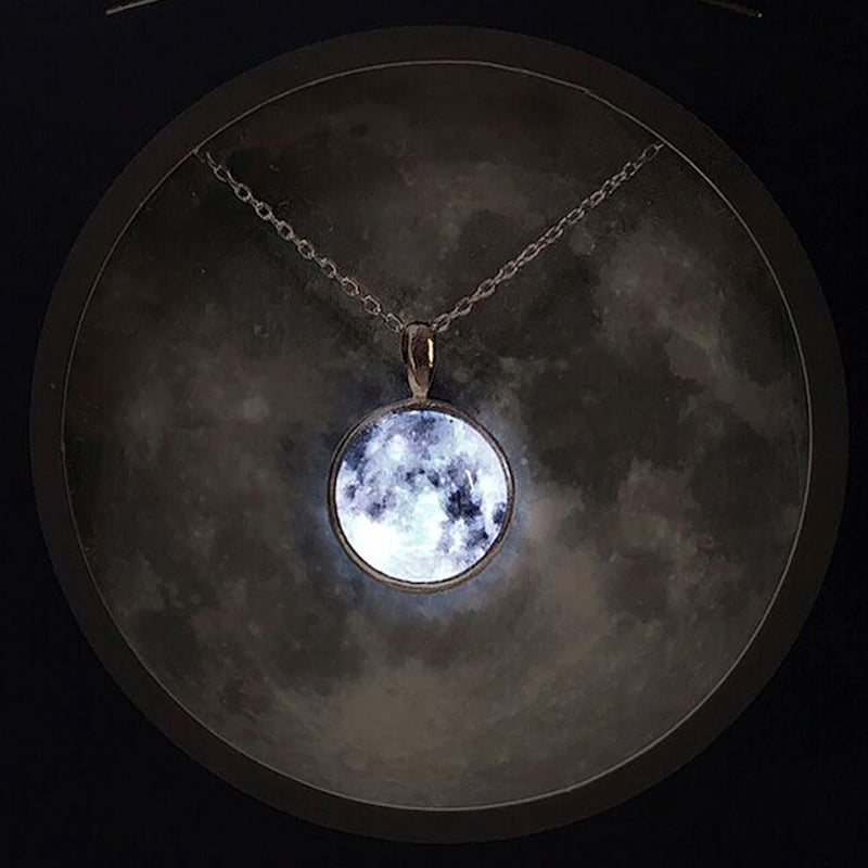 2color ムーンネックレス wingbling 正規品 ASTRO ユンサナ 着用モデル