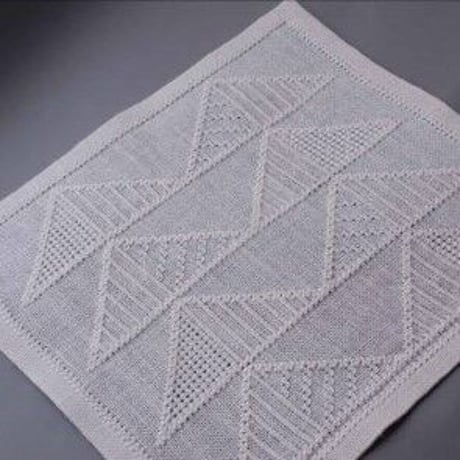 白糸刺繍「トライアングルのスペースマット」【刺繍キット】