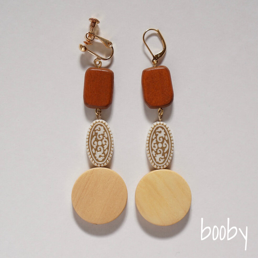 【644】ウッドビーズのイヤリング／ピアス ウッドビーズ イヤリング/ピアス 【I】 | booby
