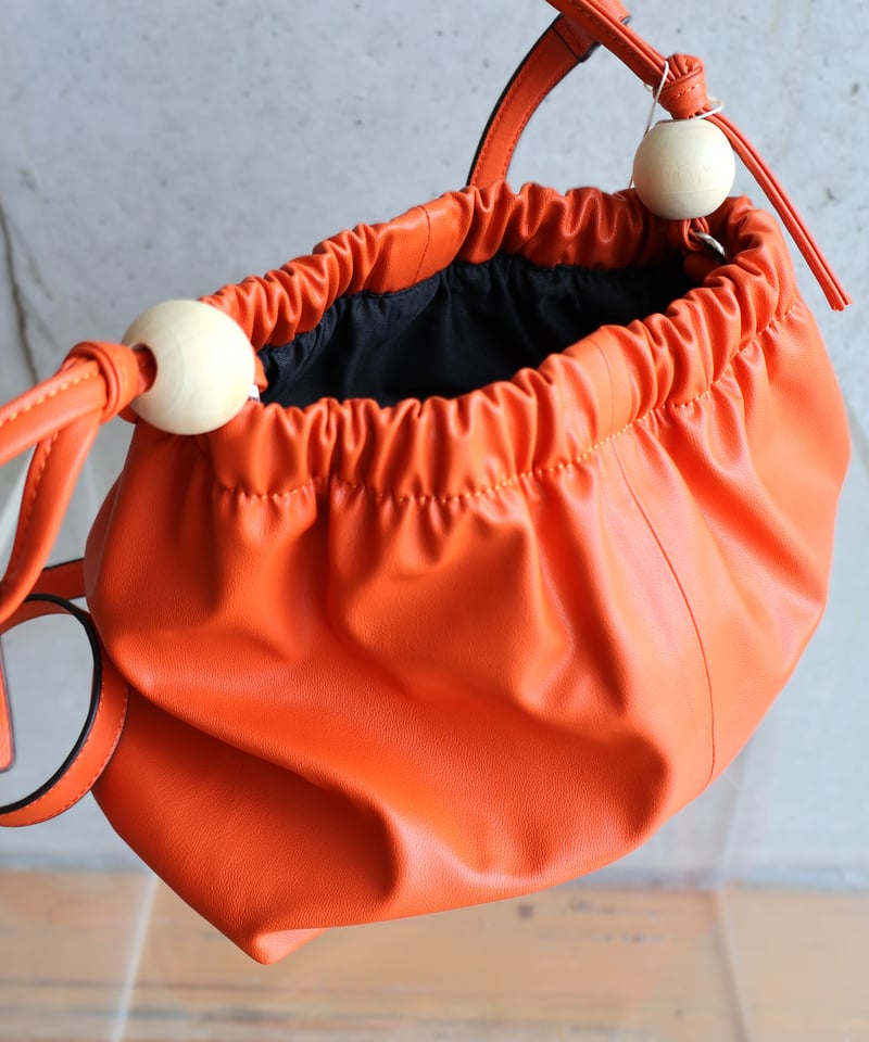 etre relie】アップルレザーショルダーバッグ 139001 | etre relie etre relie】アップルレザーショルダーバッグ 139001 | etre relie