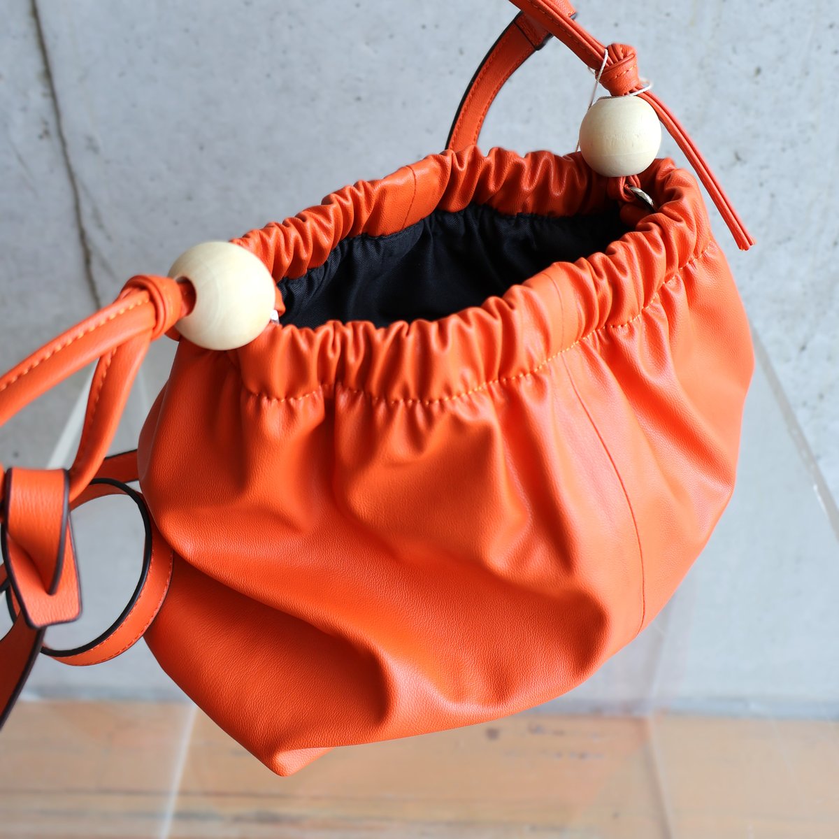etre relie】アップルレザーショルダーバッグ 139001 | etre relie etre relie】アップルレザーショルダーバッグ 139001 | etre relie