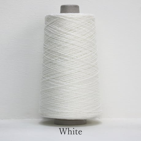 【在庫限り】 Lumina-Cotton (13) / 1/5.6nm (合細) / 300g(約1,680ｍ)巻き 【工場の残り糸】