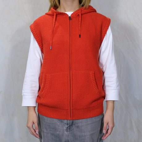 AZ-02-006 コットンウール フードベスト：Vermilion