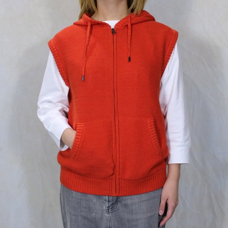AZ-02-006 コットンウール フードベスト：Vermilion