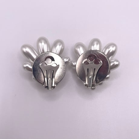 gold heart earrings
