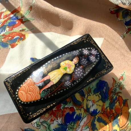 Hand painting vintage jewellery box