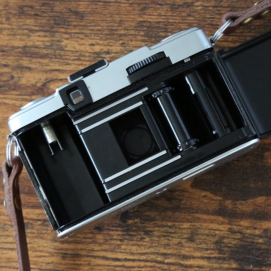 OLYMPUS】 PEN EE-3 フィルムカメラ(分解整備済・レッド OLYMPUS】 PEN EE-3 フィルムカメラ(分解整備済・レッド
