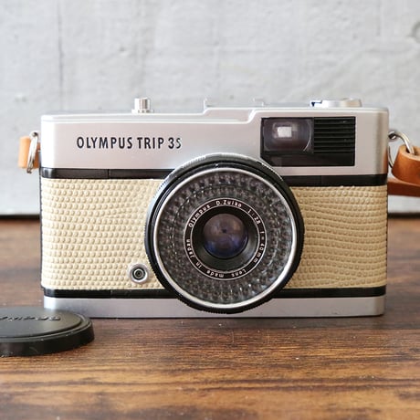 【OLYMPUS】 TRIP 35 フィルムカメラ（分解整備済・オリジナルストラップ・オーカーリザード貼り革・no34）