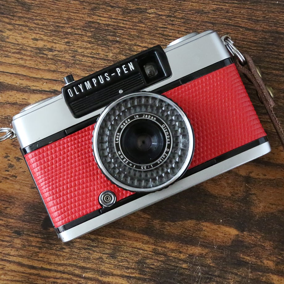 OLYMPUS】 PEN EE-3 フィルムカメラ（分解整備済・レッドリザード貼り革・オリジ...