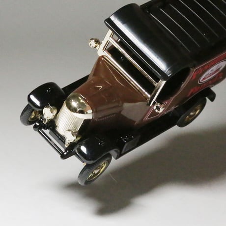 【LLEDO】Bull Nose Morris Van