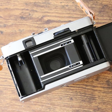 【OLYMPUS】 TRIP 35 フィルムカメラ（分解整備済・オリジナルストラップ・オーカーリザード貼り革・no34）