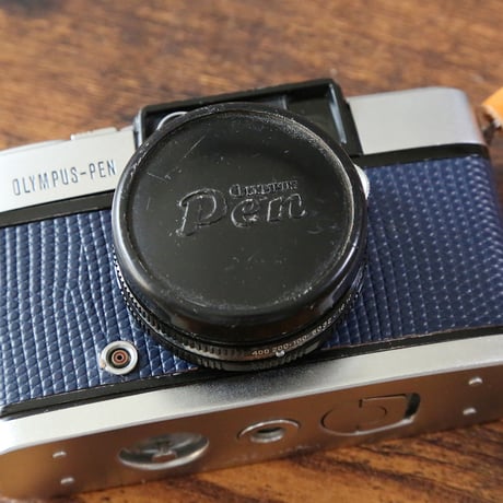 【OLYMPUS】 PEN D2 フィルムカメラ（分解整備済・ネイビーブルーリザード貼り革・オリジナルストラップ・no96）