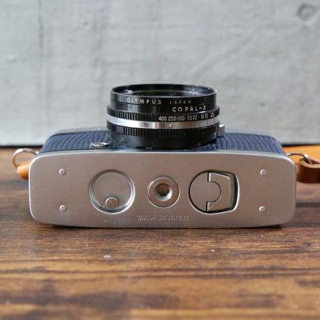 【OLYMPUS】 PEN D2 フィルムカメラ（分解整備済・ネイビーブルーリザード貼り革・オリジナルストラップ・no96）