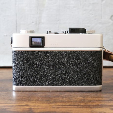 【KONICA】 C35 FD フィルムカメラ（分解整備済・オリジナルストラップ・no46）