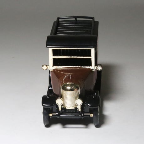 【LLEDO】Bull Nose Morris Van