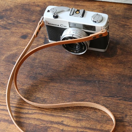 【KONICA】 C35 フィルムカメラ（分解整備済・オリジナルストラップ・no39）