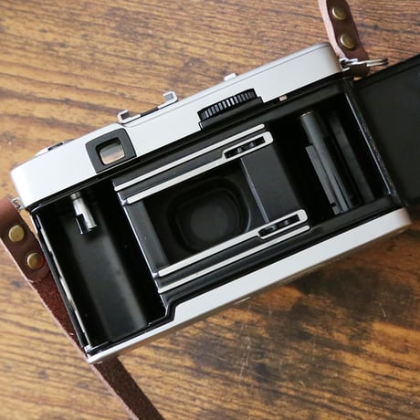 【OLYMPUS】 TRIP 35 フィルムカメラ（分解整備済・レッドリザード貼り革・オリジナルストラップ・no30）