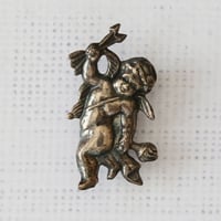 ブローチ（金属製・キューピッド）