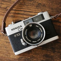 【KONICA】 C35 FD フィルムカメラ（分解整備済・オリジナルストラップ・no46）