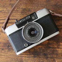 【OLYMPUS】 PEN EE-3 フィルムカメラ（分解整備済・オリジナルストラップ・no135）