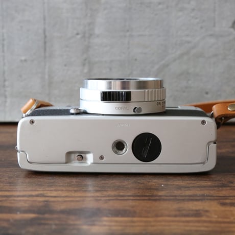 【KONICA】 C35 フィルムカメラ（分解整備済・オリジナルストラップ・no39）