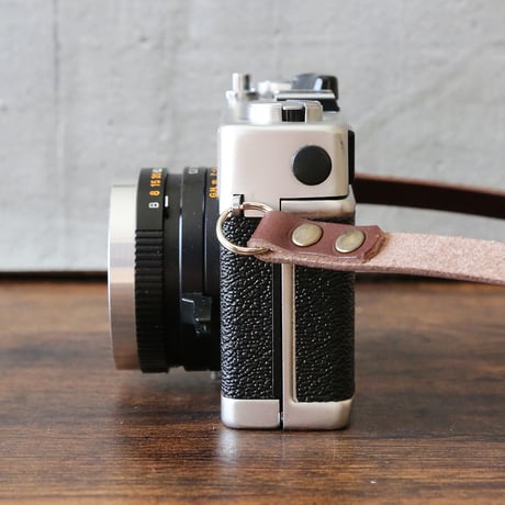 【KONICA】 C35 FD フィルムカメラ（分解整備済・オリジナルストラップ・no46）
