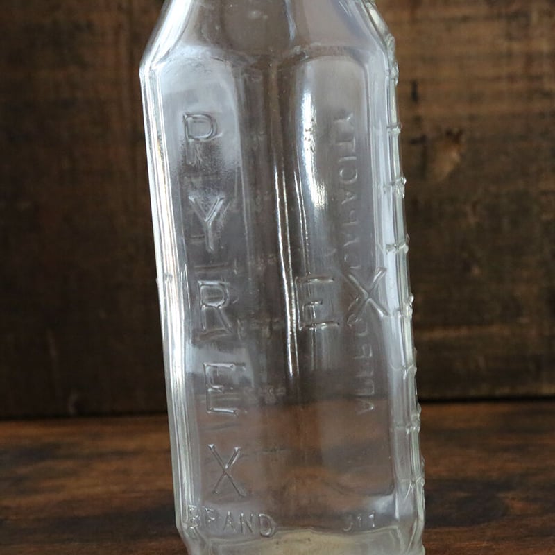 イギリスアンティーク　ガラスの哺乳瓶 PYREX】ナーシング・ボトル（哺乳瓶・Uk製） | Dear Prudence／ディア