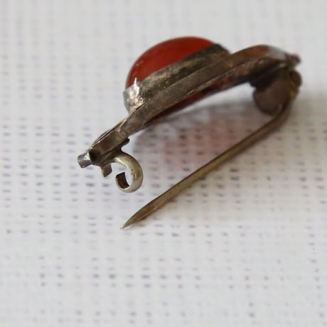 ブローチ（レッドガラス・1930's）