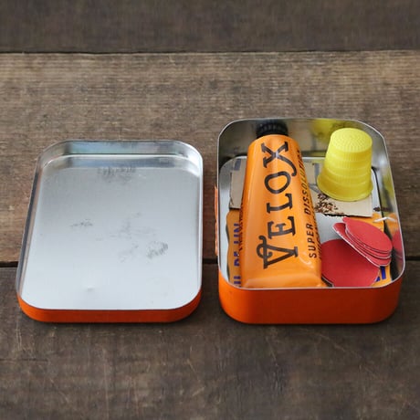 【VELOX】ティン缶に入ったタイヤ修理キット